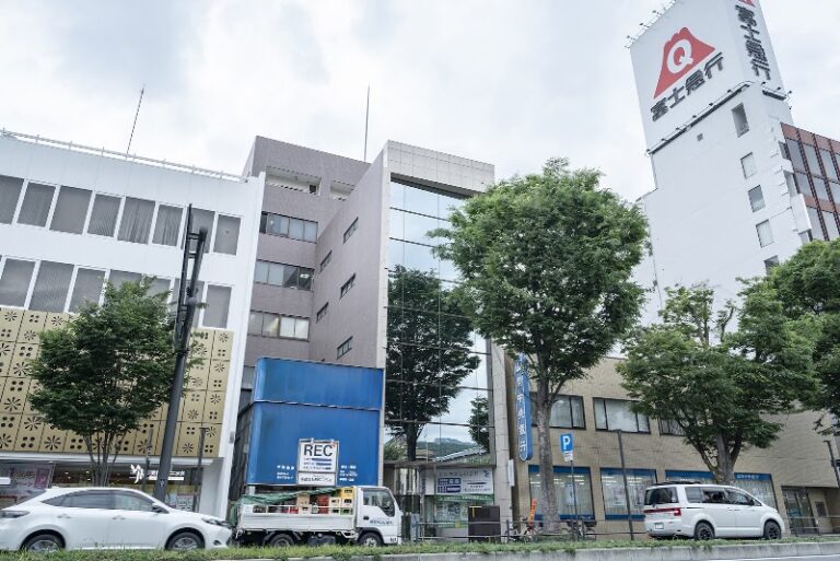 TCB東京中央美容外科 山梨甲府駅前院 の外観
