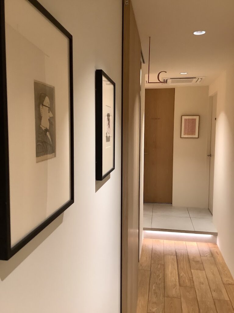 京都よしかわ皮フ科エクリュクリニッ の院内