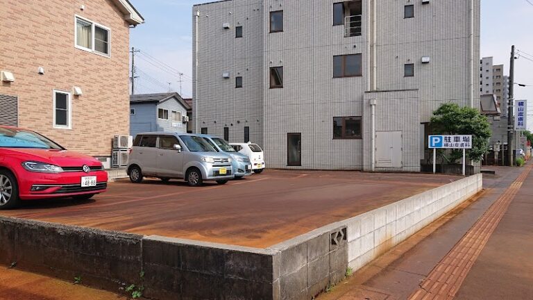 専用駐車場（横山皮膚科） の外観