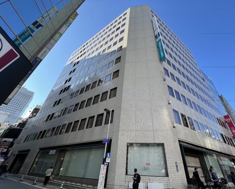 TCB東京中央美容外科 新宿西口院 の外観