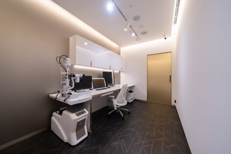 オキュロフェイシャルクリニック大阪 Oculofacial Clinic Osaka の院内