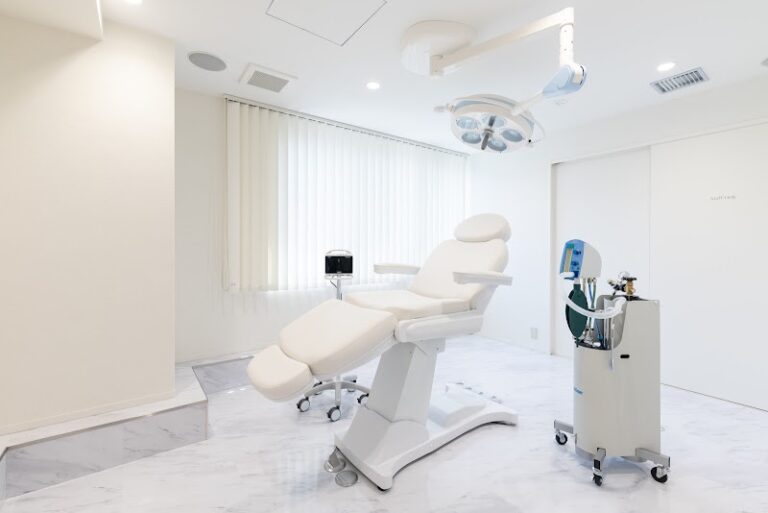 KUMA CARE CLINIC 大阪梅田本院 の院内